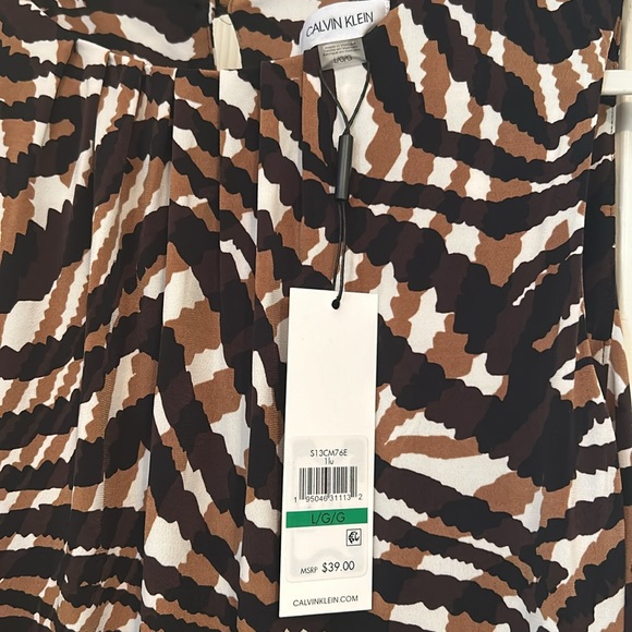 Calvin Klein sleeveless blouse with a gorgeous design Size L - Picture 2 of 3